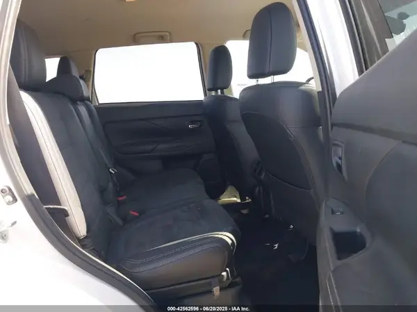 JA4AZ3A35KZ034321 2019 MITSUBISHI OUTLANDER - Image 8