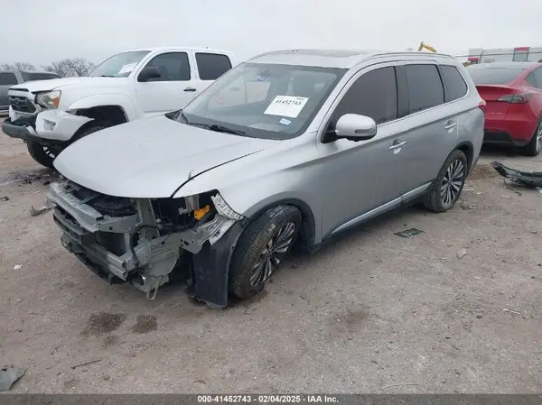 JA4AZ3A35KZ035078 2019 MITSUBISHI OUTLANDER - Image 2