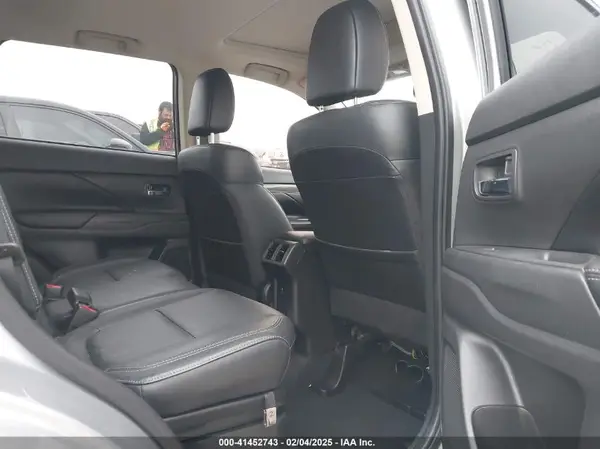 JA4AZ3A35KZ035078 2019 MITSUBISHI OUTLANDER - Image 8