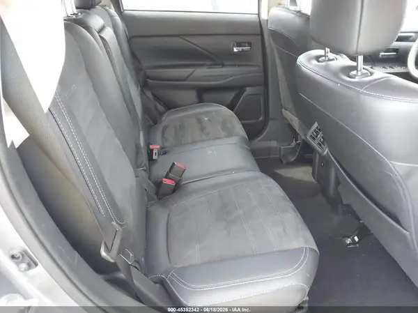 JA4AZ3A35KZ045240 2019 MITSUBISHI OUTLANDER - Image 8