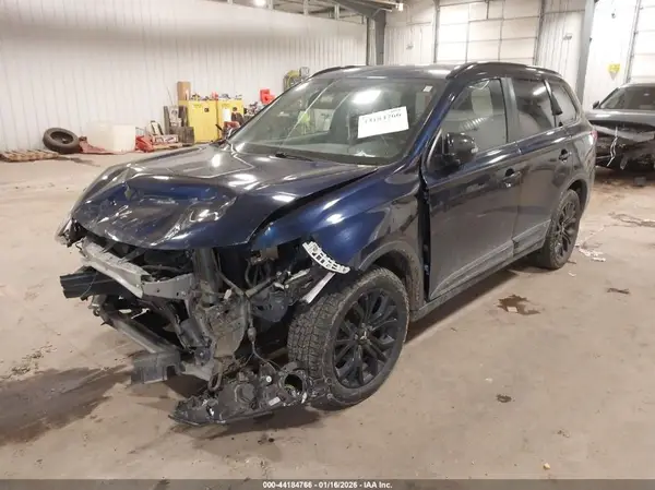 JA4AZ3A35KZ048817 2019 MITSUBISHI OUTLANDER - Image 2