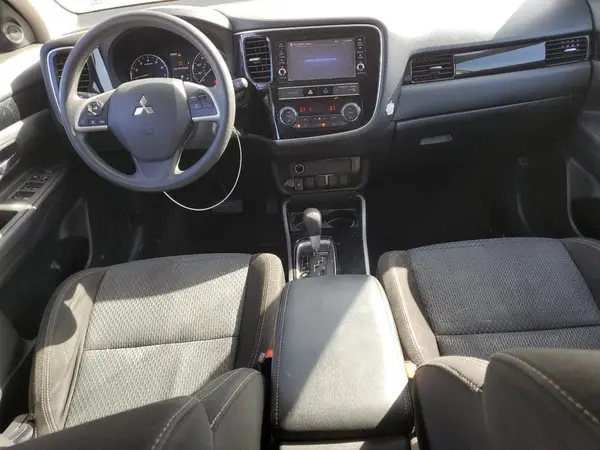 JA4AZ3A35KZ052432 2019 MITSUBISHI OUTLANDER - Image 8