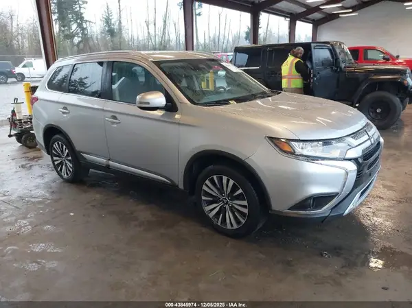 JA4AZ3A35LJ001383 2020 MITSUBISHI OUTLANDER - Image 1