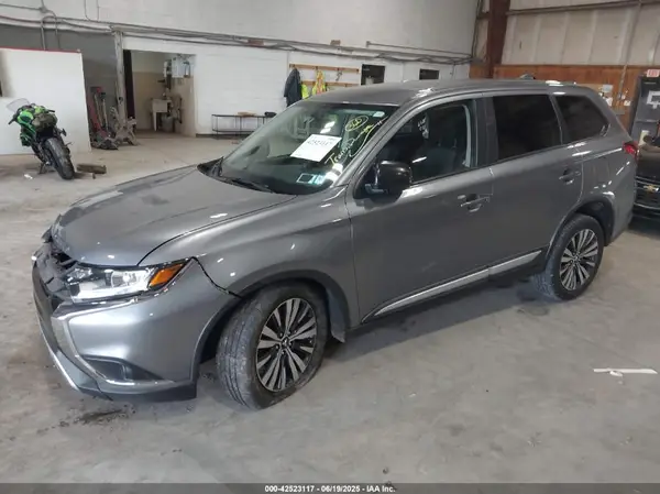 JA4AZ3A35LZ021571 2020 MITSUBISHI OUTLANDER - Image 2