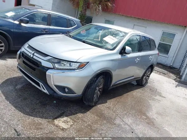 JA4AZ3A35LZ021814 2020 MITSUBISHI OUTLANDER - Image 2
