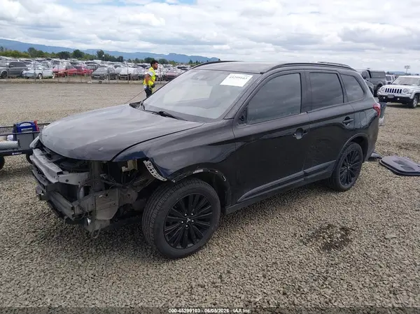 JA4AZ3A35LZ035163 2020 MITSUBISHI OUTLANDER - Image 2