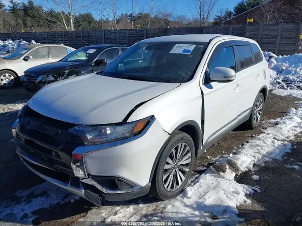 JA4AZ3A35LZ039973 2020 MITSUBISHI OUTLANDER - Image 2
