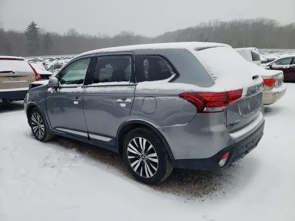 JA4AZ3A35LZ043926 2020 MITSUBISHI OUTLANDER - Image 2