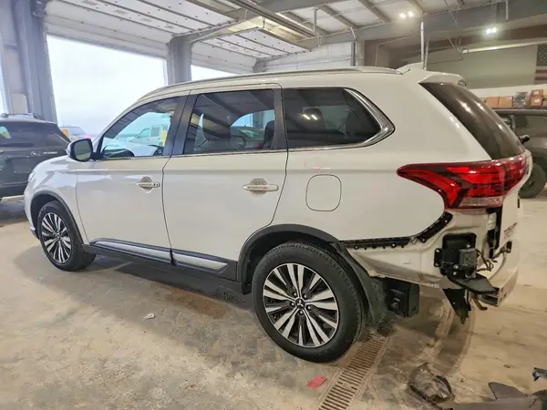 JA4AZ3A35LZ045711 2020 MITSUBISHI OUTLANDER - Image 2