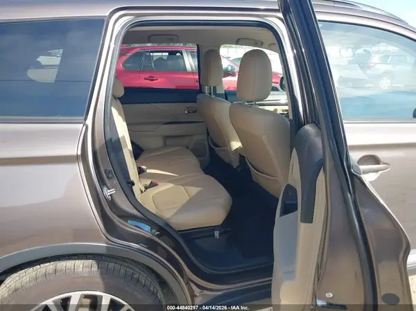 JA4AZ3A36GZ002002 2016 MITSUBISHI OUTLANDER - Image 8