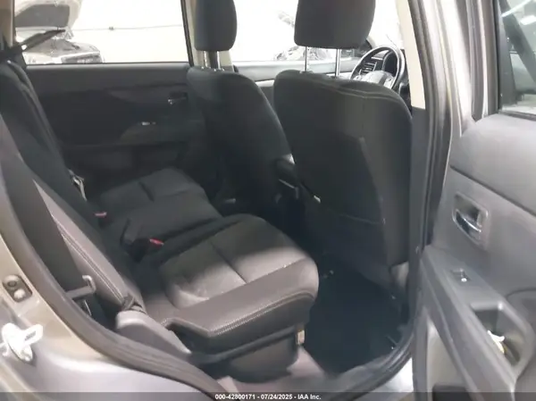 JA4AZ3A36GZ002551 2016 MITSUBISHI OUTLANDER - Image 8