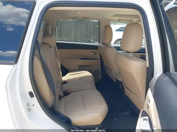 JA4AZ3A36GZ008110 2016 MITSUBISHI OUTLANDER - Image 8