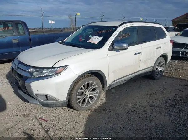JA4AZ3A36GZ008415 2016 MITSUBISHI OUTLANDER - Image 2