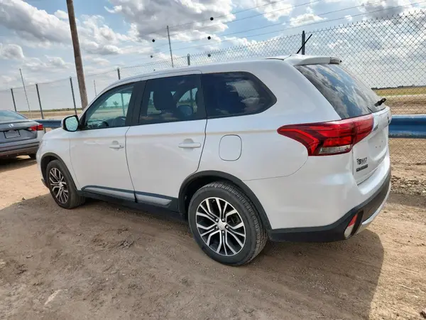 JA4AZ3A36GZ010083 2016 MITSUBISHI OUTLANDER - Image 2