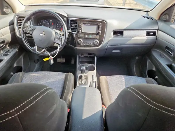 JA4AZ3A36GZ010083 2016 MITSUBISHI OUTLANDER - Image 8