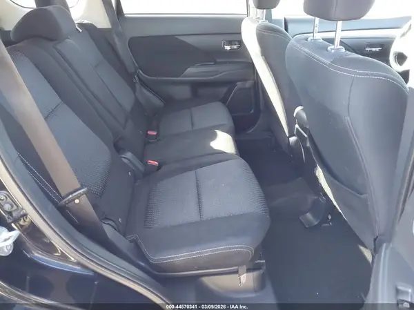 JA4AZ3A36GZ010942 2016 MITSUBISHI OUTLANDER - Image 8