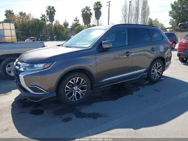 JA4AZ3A36GZ018927 2016 MITSUBISHI OUTLANDER - Image 2