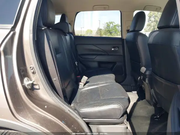 JA4AZ3A36GZ018927 2016 MITSUBISHI OUTLANDER - Image 8