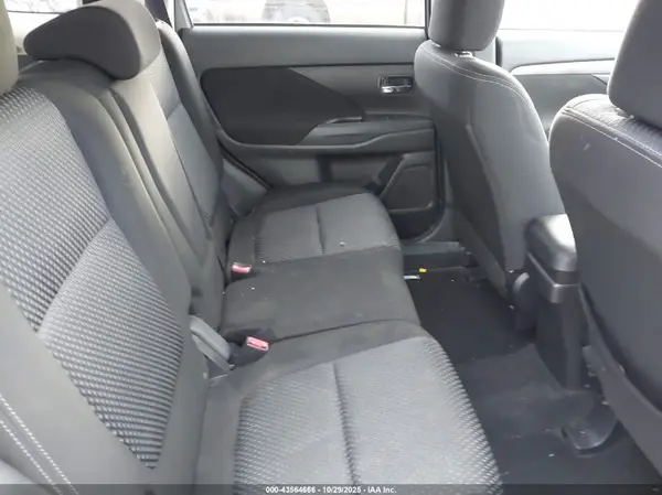 JA4AZ3A36GZ023903 2016 MITSUBISHI OUTLANDER - Image 8