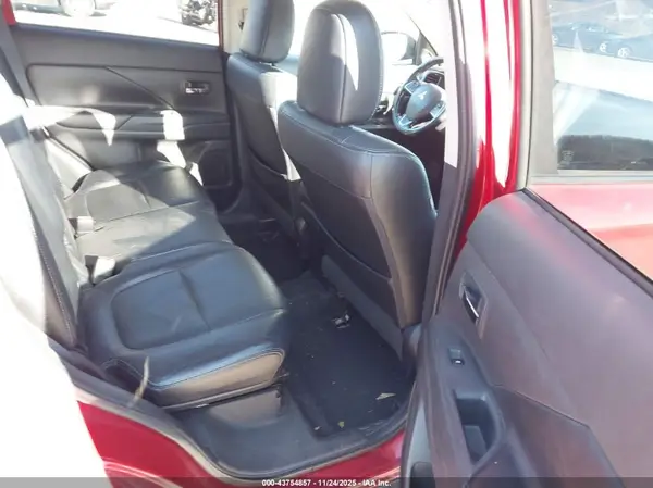 JA4AZ3A36GZ035176 2016 MITSUBISHI OUTLANDER - Image 8