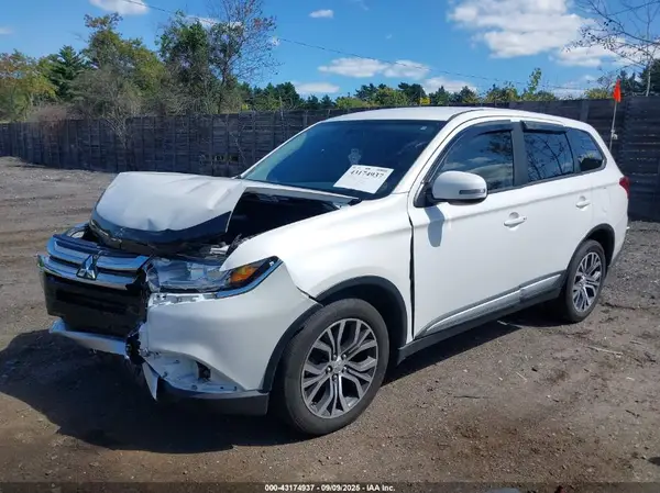 JA4AZ3A36HZ003006 2017 MITSUBISHI OUTLANDER - Image 2