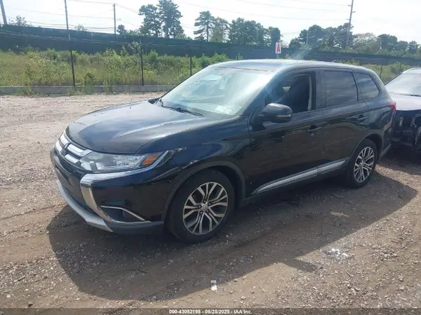 JA4AZ3A36HZ009758 2017 MITSUBISHI OUTLANDER - Image 2