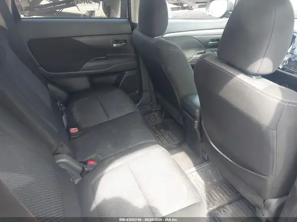 JA4AZ3A36HZ009758 2017 MITSUBISHI OUTLANDER - Image 8