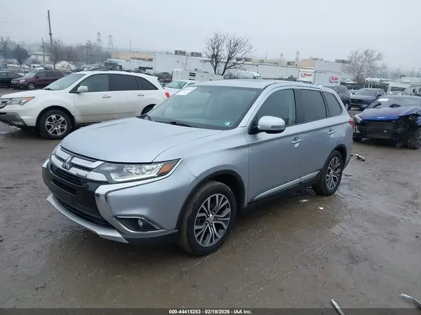 JA4AZ3A36HZ016032 2017 MITSUBISHI OUTLANDER - Image 2