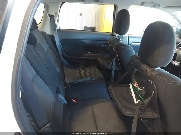 JA4AZ3A36HZ016175 2017 MITSUBISHI OUTLANDER - Image 8