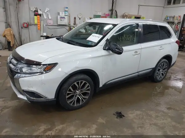 JA4AZ3A36HZ024115 2017 MITSUBISHI OUTLANDER - Image 2