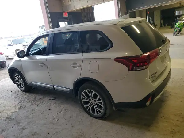 JA4AZ3A36HZ025748 2017 MITSUBISHI OUTLANDER - Image 2