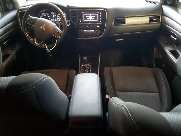 JA4AZ3A36HZ025748 2017 MITSUBISHI OUTLANDER - Image 8