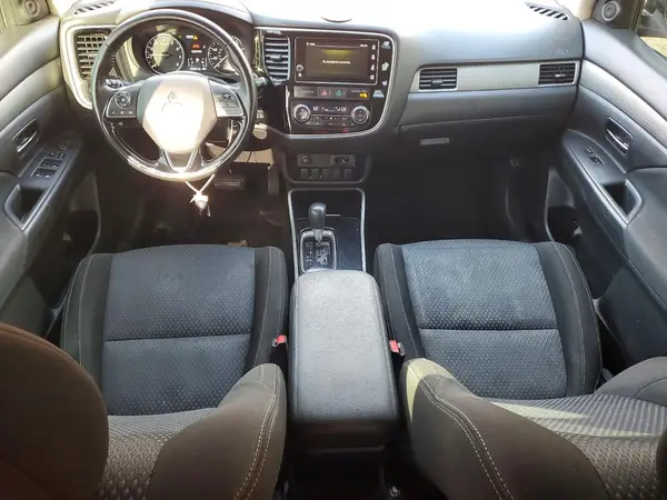 JA4AZ3A36HZ026429 2017 MITSUBISHI OUTLANDER - Image 8