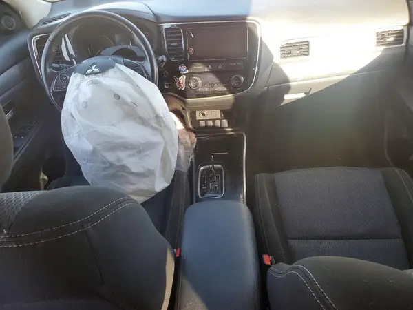 JA4AZ3A36HZ044901 2017 MITSUBISHI OUTLANDER - Image 8