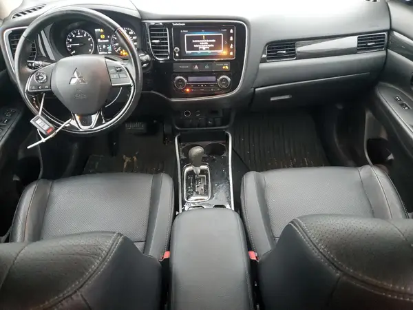 JA4AZ3A36HZ049029 2017 MITSUBISHI OUTLANDER - Image 8