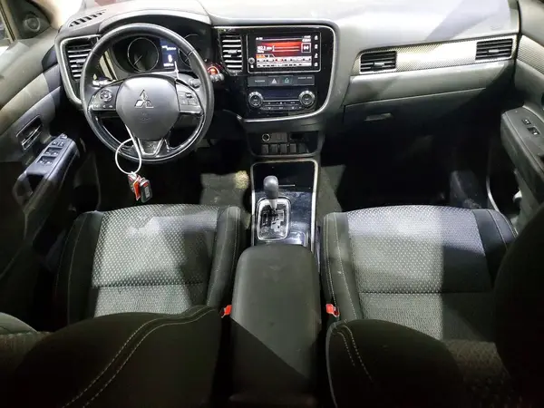 JA4AZ3A36HZ049256 2017 MITSUBISHI OUTLANDER - Image 8