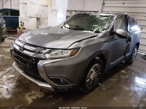 JA4AZ3A36HZ050777 2017 MITSUBISHI OUTLANDER - Image 2
