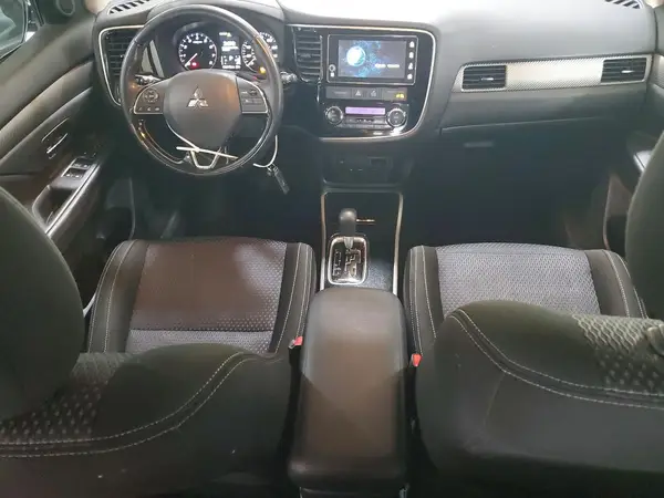 JA4AZ3A36HZ051959 2017 MITSUBISHI OUTLANDER - Image 8
