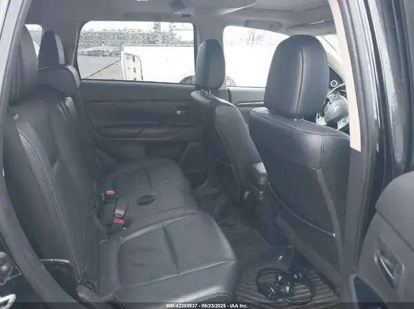 JA4AZ3A36HZ060323 2017 MITSUBISHI OUTLANDER - Image 8