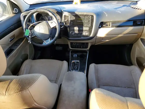 JA4AZ3A36HZ065005 2017 MITSUBISHI OUTLANDER - Image 8