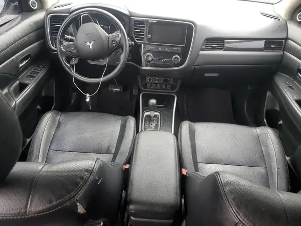 JA4AZ3A36HZ070155 2017 MITSUBISHI OUTLANDER - Image 8