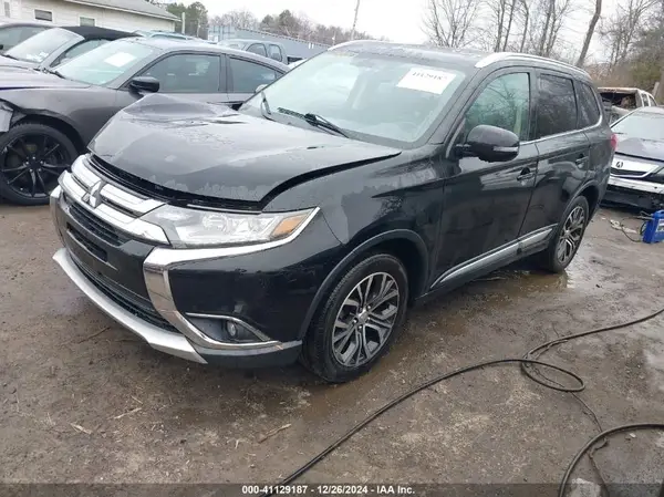 JA4AZ3A36JJ000675 2018 MITSUBISHI OUTLANDER - Image 2