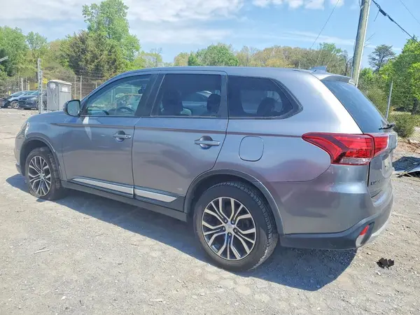 JA4AZ3A36JJ001244 2018 MITSUBISHI OUTLANDER - Image 2