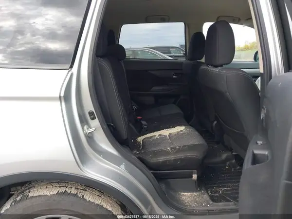 JA4AZ3A36JJ002104 2018 MITSUBISHI OUTLANDER - Image 8