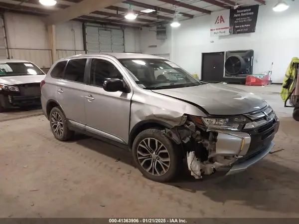JA4AZ3A36JJ002412 2018 MITSUBISHI OUTLANDER - Image 1