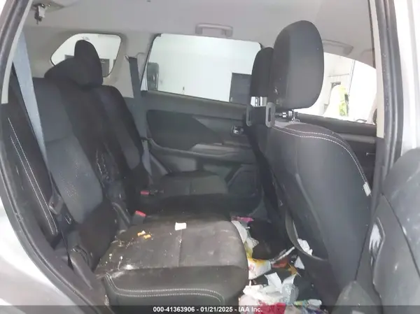 JA4AZ3A36JJ002412 2018 MITSUBISHI OUTLANDER - Image 8