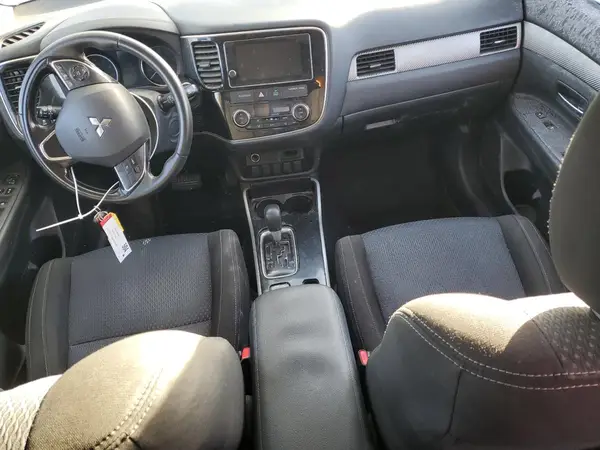 JA4AZ3A36JJ002653 2018 MITSUBISHI OUTLANDER - Image 8