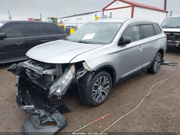 JA4AZ3A36JJ005164 2018 MITSUBISHI OUTLANDER - Image 2