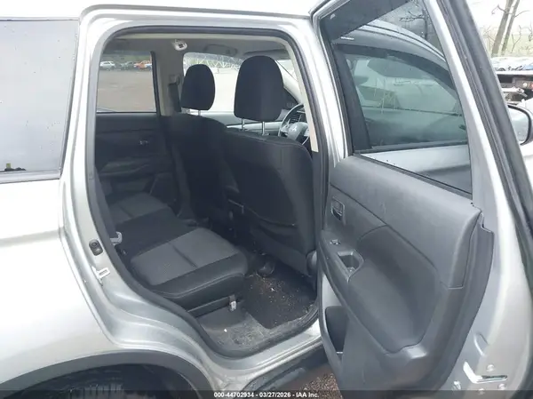 JA4AZ3A36JJ005164 2018 MITSUBISHI OUTLANDER - Image 8