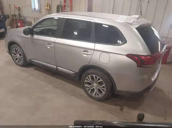 JA4AZ3A36JJ005505 2018 MITSUBISHI OUTLANDER - Image 2